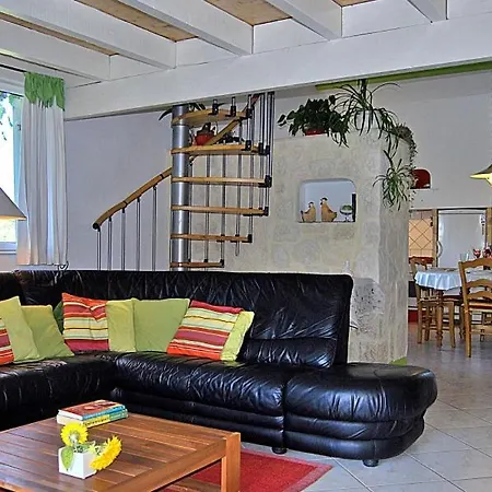 Fronsac Sleeps 10 Pool * Monfaucon (Dordogne)