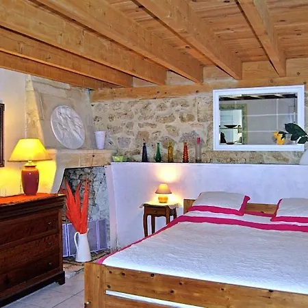 Fronsac Sleeps 10 Pool * Monfaucon (Dordogne)